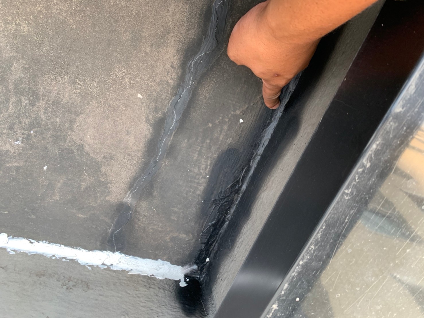 ベランダ入隅のひび割れ②